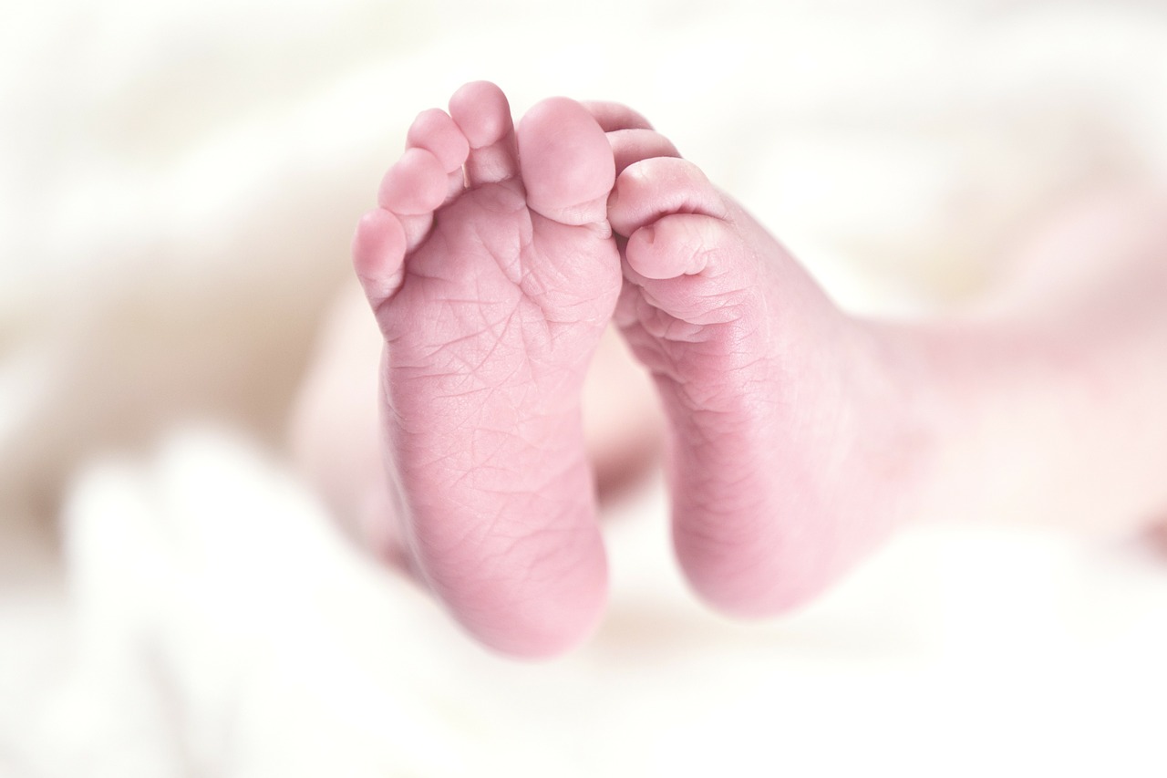 Allaiter les premiers jours : rythme, positions et petits soucis fréquents (sans culpabiliser)